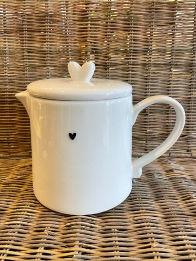 Bastion Teapot white w.heart in black